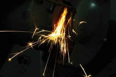 Metal sıçramalar uzayda olduğu gibi