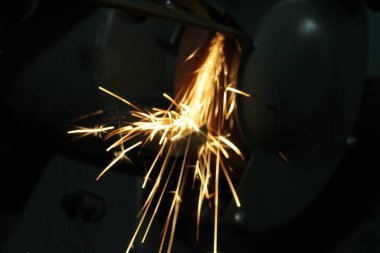 Metal sıçramalar uzayda olduğu gibi