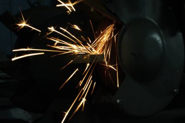 Metal sıçramalar uzayda olduğu gibi