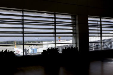 Antalya Havalimanı Antalya, Türkiye, 3 Mart 2016, alan lounge, Pegasus bekliyor dan Pegasus uçak