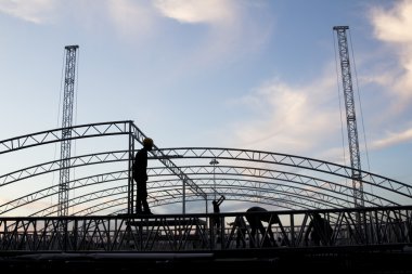 işçiler buiding truss İnşaat