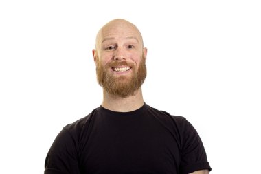 Beyaz arka plan üzerinde izole kamera gülümseyen mutlu genç adam