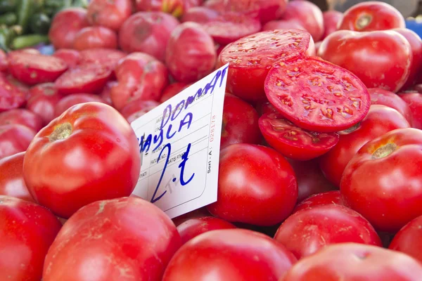 Tomatoes on market — Stock Photo, Image