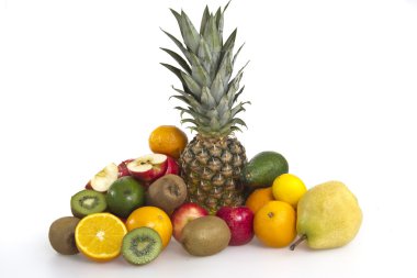 Beyaz arka plan üzerinde izole tropikal meyve