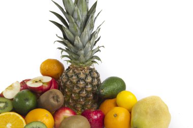 Beyaz arka plan üzerinde izole tropikal meyve