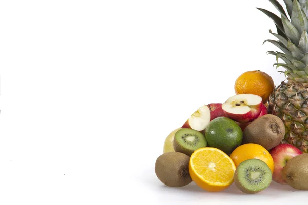 Frutos tropicales aislados sobre fondo blanco — Foto de Stock