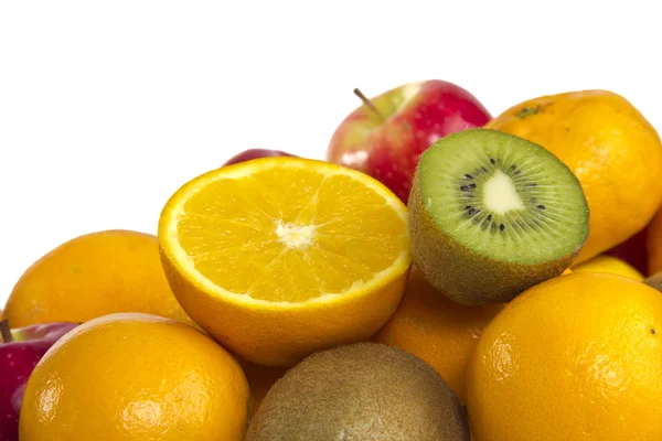 Fruta mixta aislada sobre fondo blanco — Foto de Stock