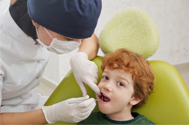 dişçi ofisinde küçük çocuk