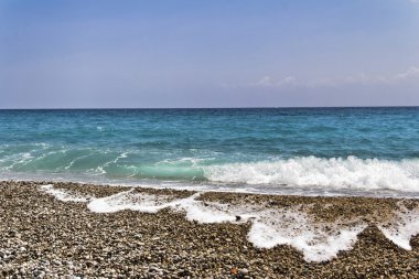 Akdeniz ve çakıl plaj