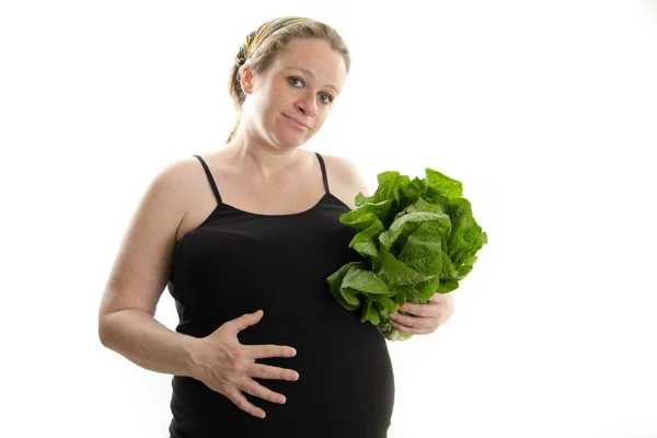 Terhes nő hasa és saláta elszigetelt fehér background — Stock Fotó