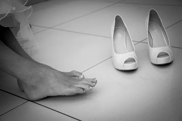 Pieds fatigués après chaussures de mariage — Photo