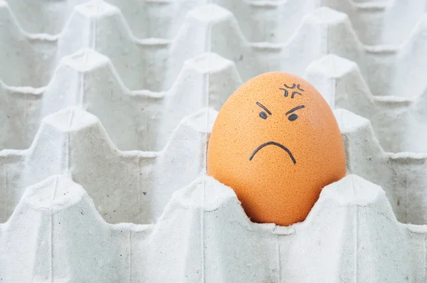 Angry face Eggs in brown paper box — Stockfoto