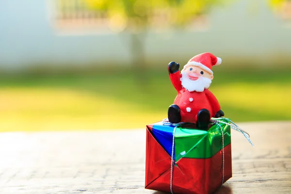 Noel Baba hediye ahşap tablo, Bahçe arka plan ile