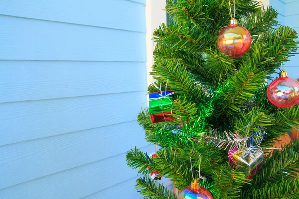 Christmas decorations  on chrismas tree — Stock Photo, Image