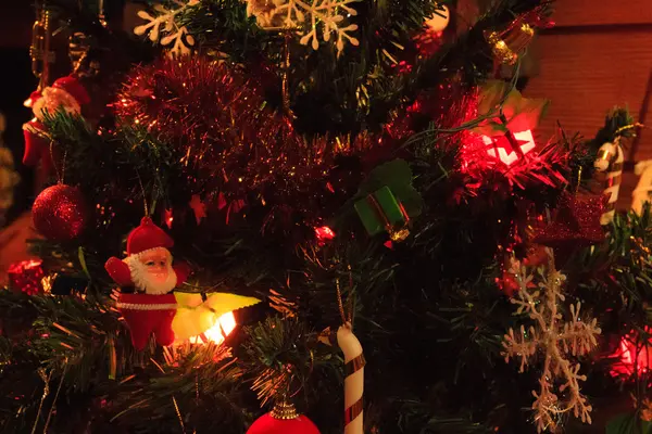 Κουκουνάρια, δώρο, διακόσμηση Χριστουγέννων, στολίδια, χριστουγεννιάτικο δέντρο — Φωτογραφία Αρχείου