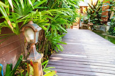 Vintage tarzı fener bahçe