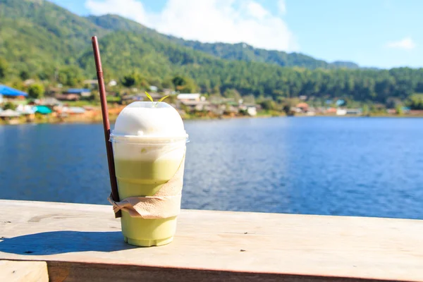 Yeşil çay smoothies süreleri, Doğa arka plan sabah fincan