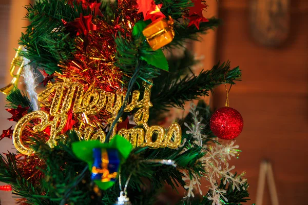 Noel dekorasyonu, çam kozalakları, Hediyelik, baubles, Noel ağacı üzerinde