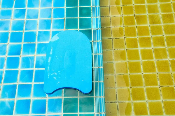 Kick Board  in blue Swimming pool — Stock Photo, Image