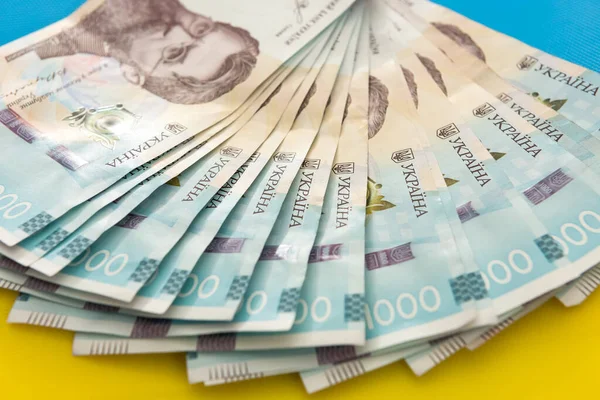 1000 Billetes Nuevos Ucrania Sobre Fondo Azul Amarillo Ahorro Dinero —  Fotos de Stock