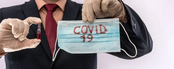 Hombre Traje Con Máscara Protección Médica Con Texto Covid19 Epidemia — Foto de Stock