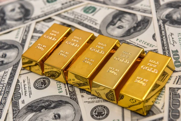 Muitas Barras Ouro Fundo Das Notas Dólar Economizar Conceito Dinheiro — Fotografia de Stock