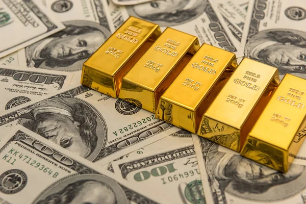 Złoty Sztabek 100 Banknotów Koncepcja Finansowo Gospodarcza Bogactwo — Zdjęcie stockowe