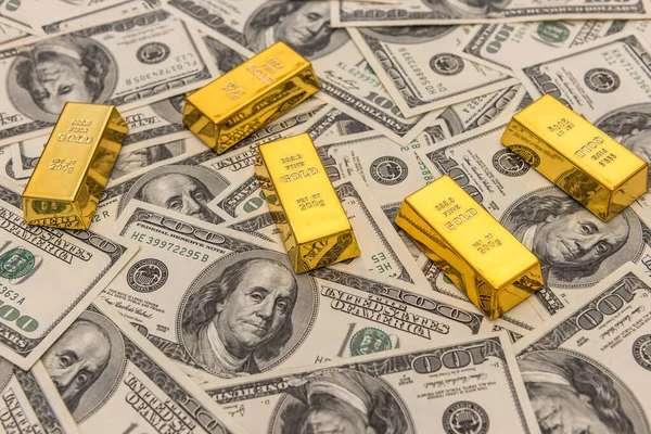 Złoty Sztabek 100 Banknotów Koncepcja Finansowo Gospodarcza Bogactwo — Zdjęcie stockowe