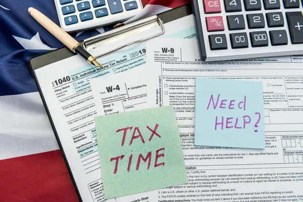 Finance Document 1040 Tax Form Pen Calculator Flag Usa Deadline — Stock Photo, Image
