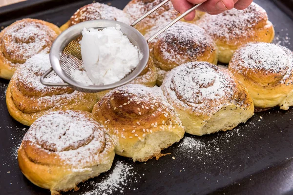 Padaria Pão Fresco Polvilhado Açúcar Fechar Deliciosa Sobremesa Para Jantar — Fotografia de Stock