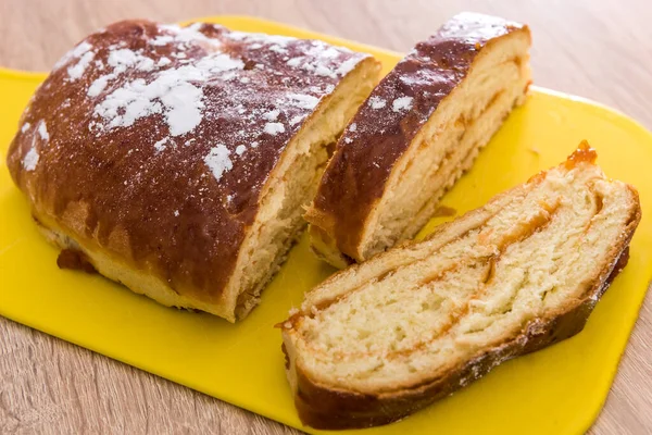 Pastelería Dulce Bollo Pastel Con Mermelada Fresa Roja Dulce Dentro —  Fotos de Stock