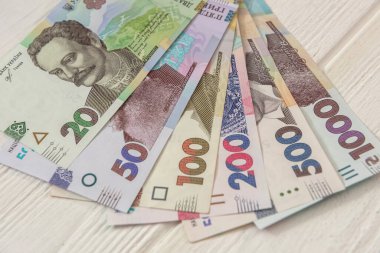 20 50 100 200 500 1000 yeni banknot. Ukrayna parası. Evet.