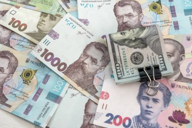 Dolar ve Hryvnia nakit para değişimi. Finans yatırımı para kavramı