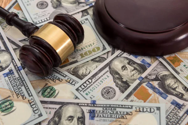 Yargıç Tokmaklı Yüzlerce Dolarlık Banknotlar Yargılama Rüşvet Kavramı — Stok fotoğraf