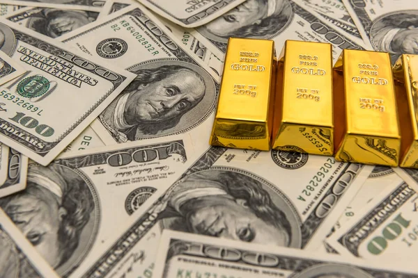 Zlaté Cihly Lichých Bankovkách Koncept Úspěchu Investice — Stock fotografie