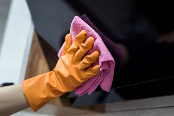 Limpieza Cocina Capota Femenina Para Lavar Las Manos Con Esponja — Foto de Stock