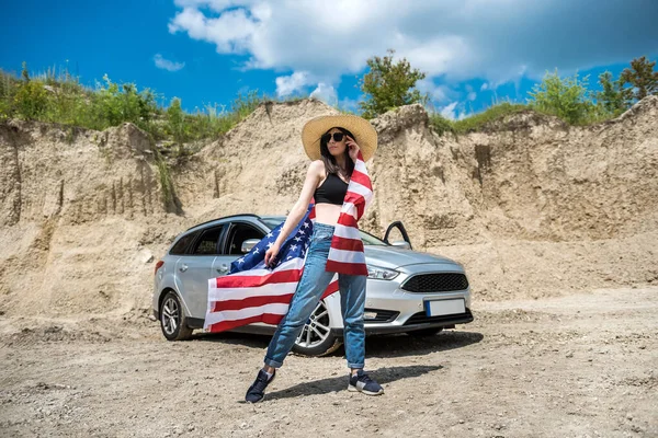 Schöne Sexy Mädchen Mit Amerikanischer Flagge Und Sonnenbrille Der Nähe — Stockfoto
