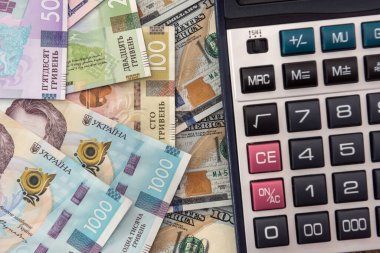 Amerikan dolarlarının ve Ukrayna Hryvnia 'sının tasarım banknotları için arka plan. para birimi değişimi