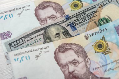 Amerikan dolarlarının ve Ukrayna Hryvnia 'sının tasarım banknotları için arka plan. para birimi değişimi
