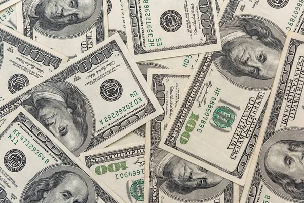 Egy Halom Régi 100 Dolláros Bankjegy Háttérként Vagyonfinanszírozási Koncepció — Stock Fotó