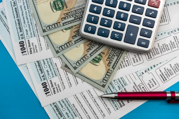 Фінансовий Документ Нас 1040 Податкових Бланків Доларами Калькулятором Ручкою Концепція — стокове фото