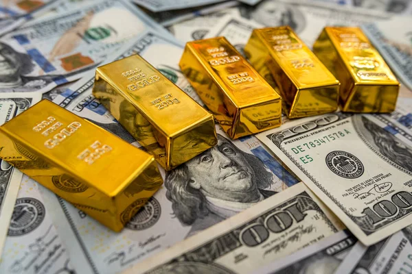 Sztabki Złota 100 Nowych Banknotach Dolarowych Koncepcja Biznesowa Finansowa — Zdjęcie stockowe