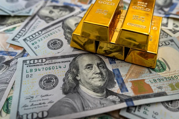 Sztabki Złota Amerykańskich Banknotach Dolarowych Koncepcja Oszczędności Finansowych — Zdjęcie stockowe