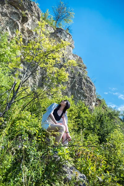 Beautiful Model Girl Posing Rocks Sand Quarry Mountain Freedom — Stock Photo, Image