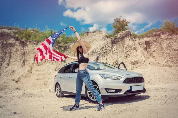 Schöne Sexy Mädchen Mit Amerikanischer Flagge Und Sonnenbrille Der Nähe — Stockfoto