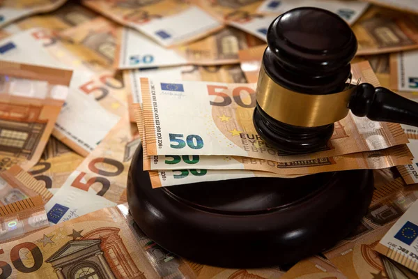 Деревянный Молоток Судьи Адвоката Евро Законопроектов Коррупция Взяточничество Концепции — стоковое фото