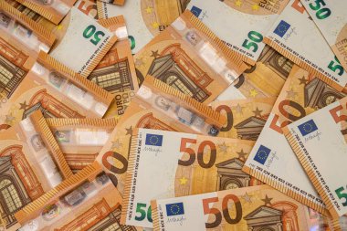 Büyük miktarda 50 Euro 'luk banknotlar yakın plan. Zengin yaşam kavramsal 