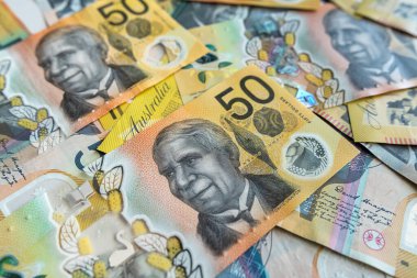 50 ve 100 Avustralya ya da Avustralya parası. Finansal arkaplan olarak AUD deseni