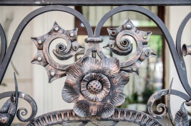 arka plan olarak demir çit