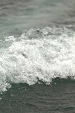 Ölümsüz bir su dalgasına yakın çekim